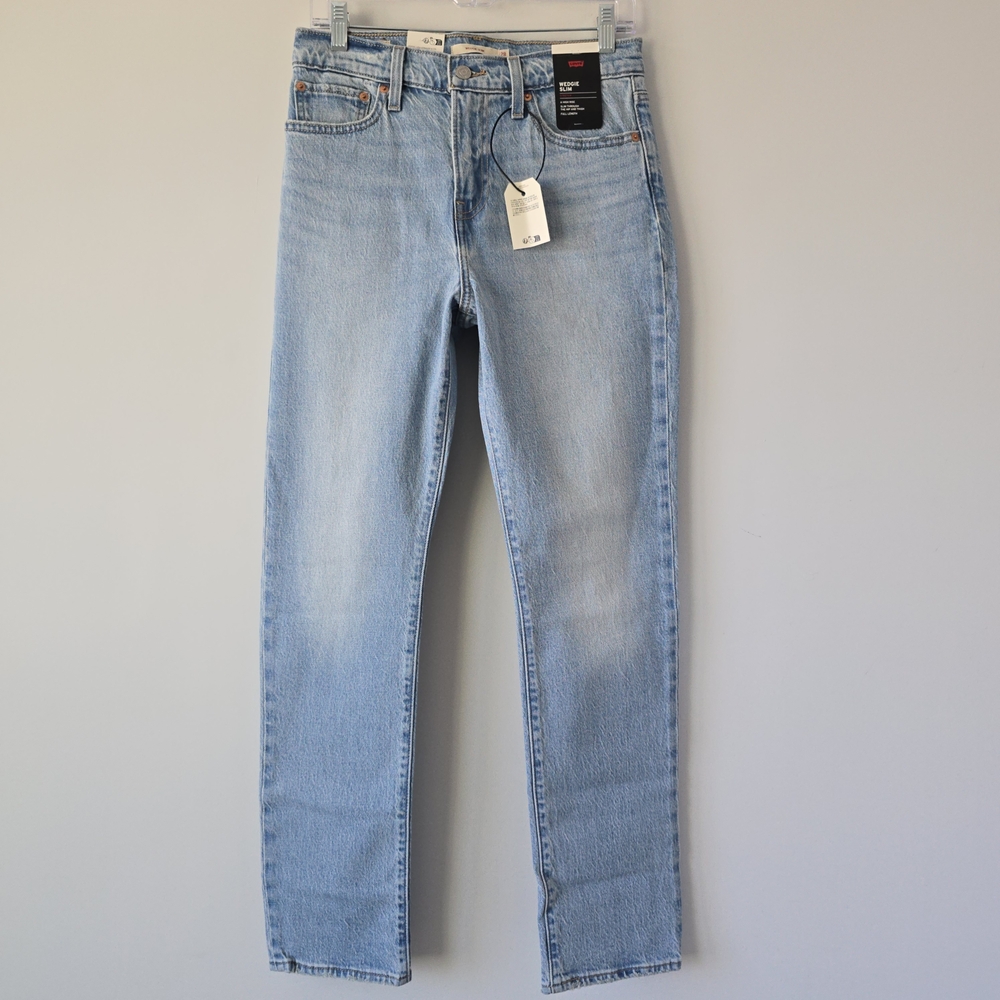 NWT Levi's Premium Wedgie Slim Straight High Rise Jeans 28 Light Wash - Picture 2 of 10